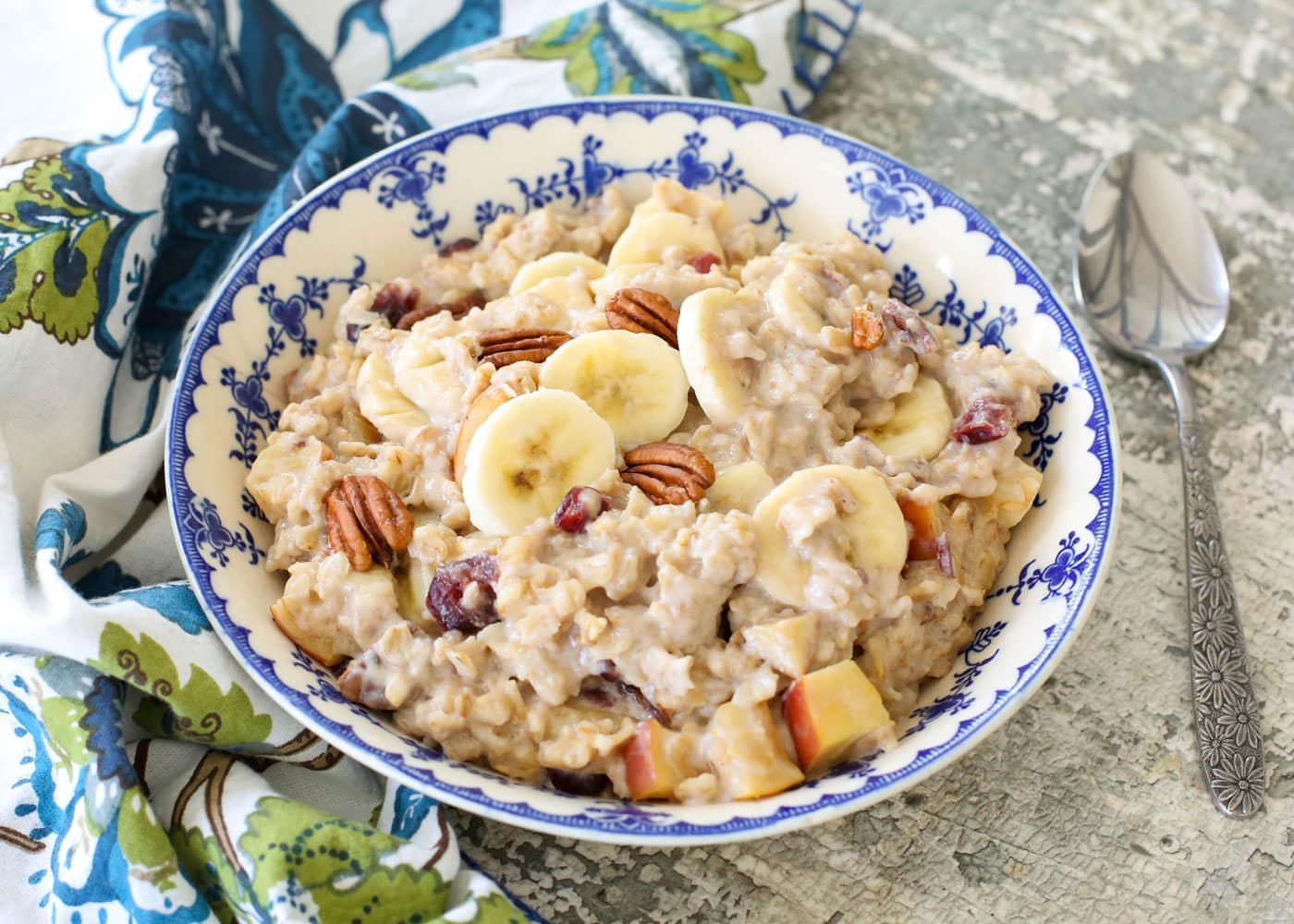 Holiday Oatmeal: Quick Breakfasts, Delicious Cookies & Gifts